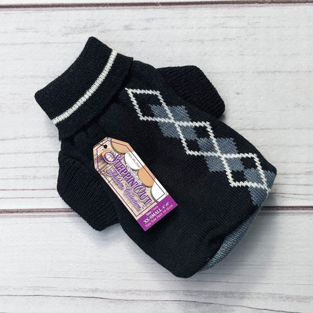 🚨SALE🚨 $19  (MAKE OFFER) XXXS Black Argyle Sweater 🏆HP🏆